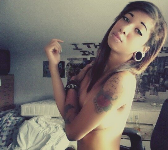 Tatted, Pierced, Punk Rock Whore. I like to show you what sex really is. Bi like a bitch! No Kik or Snapchat