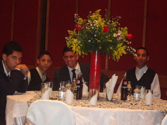 El solo hecho de estar en este mundo debe ser motivo suficiente para sentirnos llenos de alegria..!!!! :)