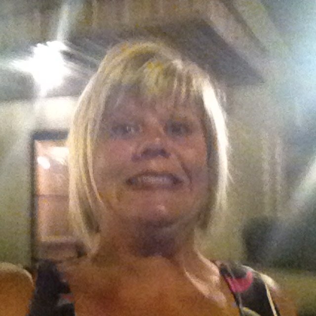 Love to laugh and have a good time. Mommy of a Diva! Found a great career that I'm rockin. Hair anyone?