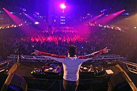Loves good Music