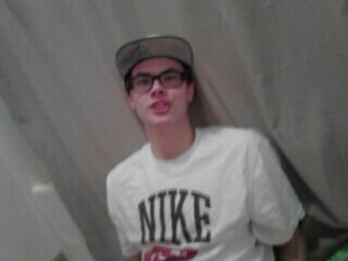 hey guy, 18, I work at walmart and shit. I tweet about random stuff
