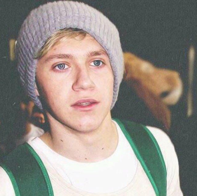 I think niall hates me because he never answers me and im sad.