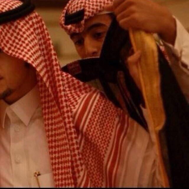 شاب من أهل الجنوب جامعي بالرياض ابتسِــــــــم ليسَ هنـــــــــــآكَ مَا تخسَـــــره فَربكَ موُجوُد ، وَ رزقُكَ مكتوُب ، و عُمركَ مَحدوُد ! لبى الجنوب وأهلها !