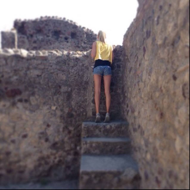 14 | self harming | depressed | suicidal | dutch | kik: livingthefairytale | secret account | help | justin, miley, macklemore