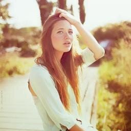 17. Gryffindor. Hija de Hermione Granger y Ron Weasley. Hermana de Hugo. Pelirroja como buena Weasley, inteligente como mamá. Golden Trio