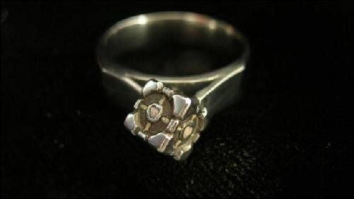 A jewellery designer and a forex trader