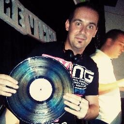 DeeJay de casi todos los estilos electronicos... regale mis TECHNICS para pinchar con AKIYAMA por que me gusta vivir al limite..Melomano y ANSIA VIVA de la vida