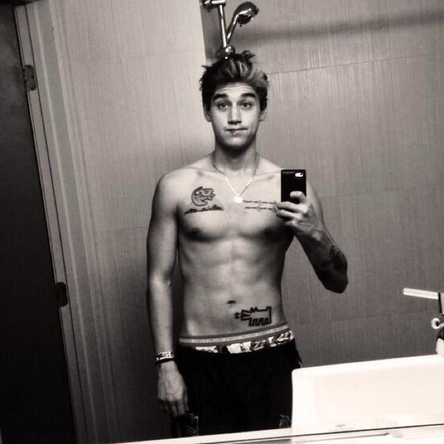 Janoskians 0/5
Follow Me I Follow Back 100%
