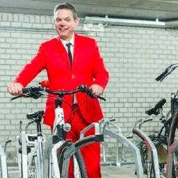 Ik ga lachend door het leven als personal coach & motivator. Mijn motto: Komop! de fiets.