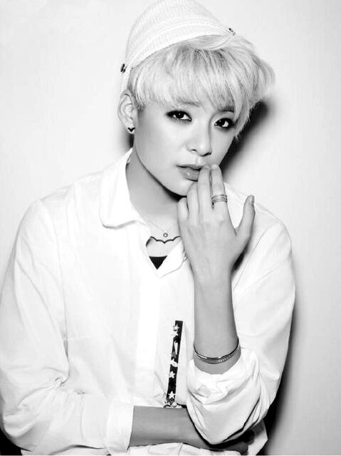 ` ↷ ✩ — Verified Roleplayer @paperstarsrp┊Amber of  f(x)┊#92liner ✩