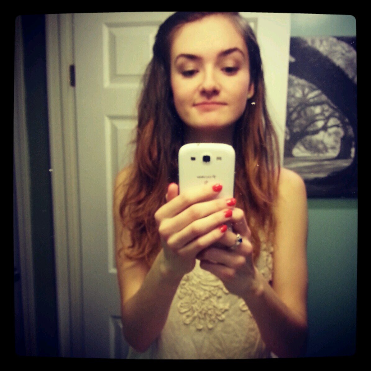 HI I'M VICTORIA I'M BOLD AND SMOOTH AS HECK.