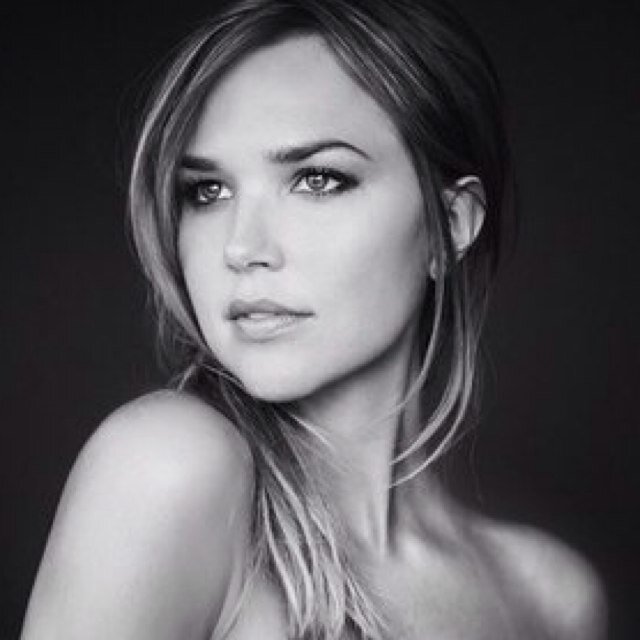 Come on. Woo her with your hot vampire sex. In love with @Mikael_Finn BFF: @_BloodyRipper_ ~Vampire~Engaged~H-On~TVD RP~