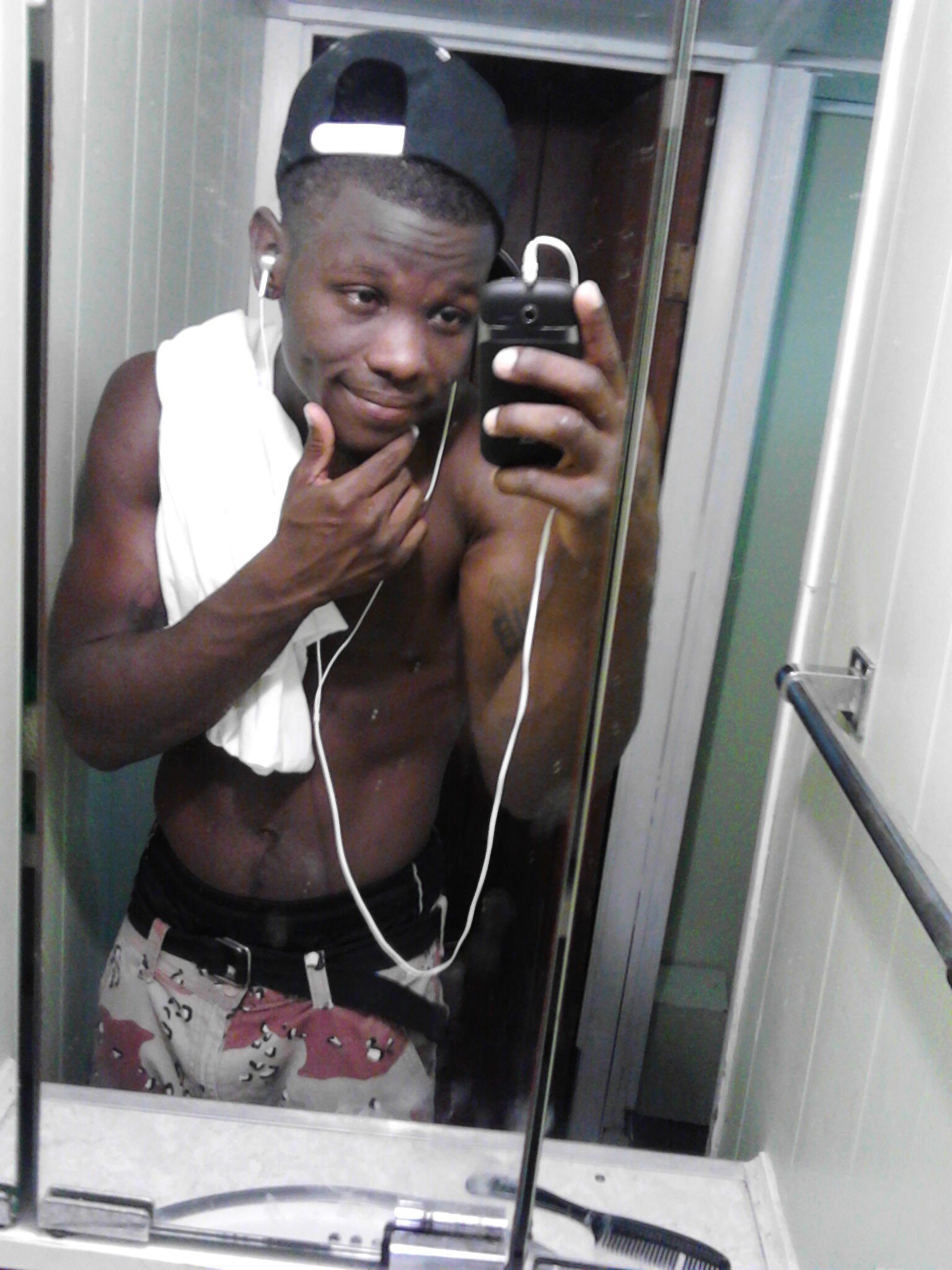 I got these money habits.. day dreaming about this dirty dough I gotta have it .. #single #mingling lol finesse ! ! kiss my abz if you hating..