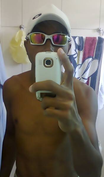 sou um garoto muito esperto gosto muito de curti a vida pois nasci pra ser feliz e n pra ser perfeito...