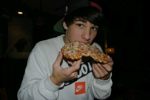 Devon • 17 •Single • Gay • Quarter Back • Whovian • Taylor's BFF • Ava's Bestie! • [RP; FL]