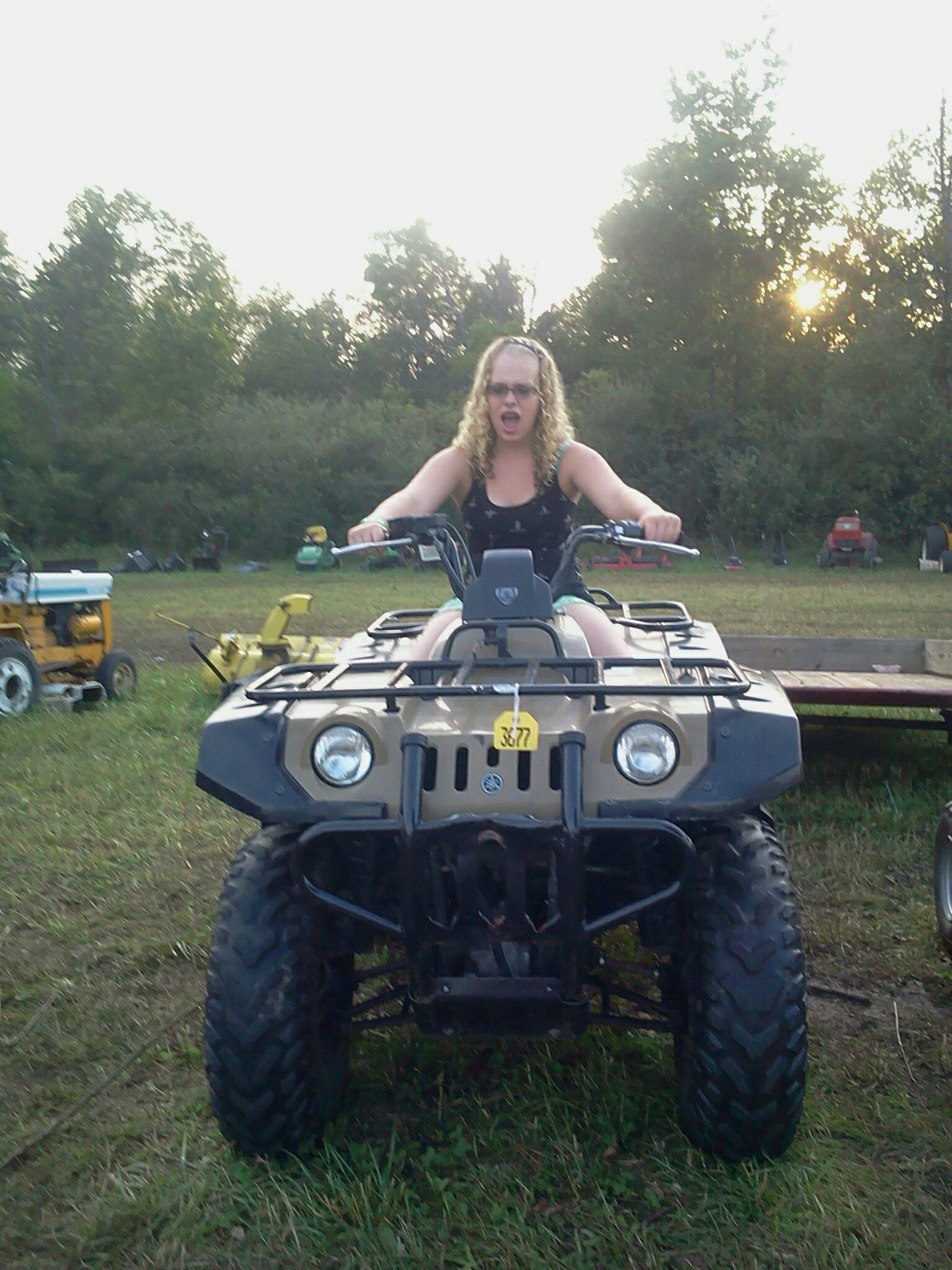 blonde hair blue eyes. directioner n' mixer. 13,single, and straight. im a CHICK! i eat food,food, and even more food!