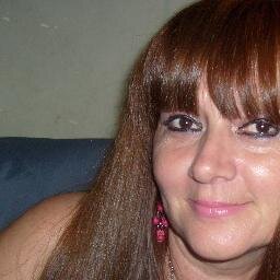 Madre argentina. Docente y decente. Fan de la gente buena y optimista. Conciente de que nadie es imprescindible pero algunos son irreemplazables y  yo soy única
