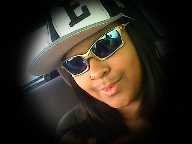 - e quando eu estiver triste simplesmente me abrace :3