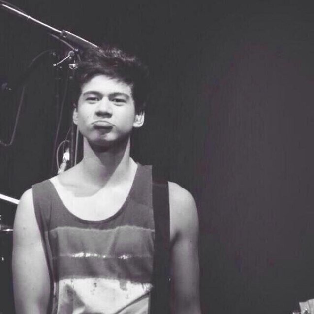i hope this made you smile! dont give up, Calum will follow you!! @hemmwings