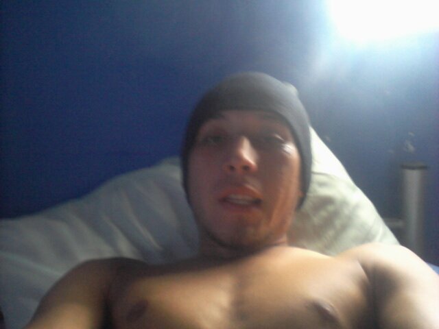 Soy 1chico sencillo humilde full cari*oso trabajador jodedor alegre sincero dtallista serio discreto  sano higienico flaco blanco andino  04140827602 solo chica