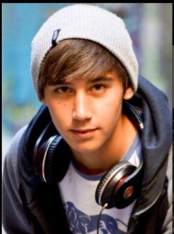 Bethan I follow back; @janoskians ily soo much @JaiBrooks1