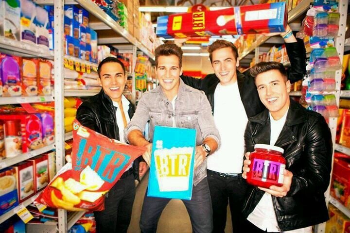 hi i'm, i'm rusher i love that 4 monkeydogs hokey heads that i love ♡♥♡ instagram: victtoriaviki