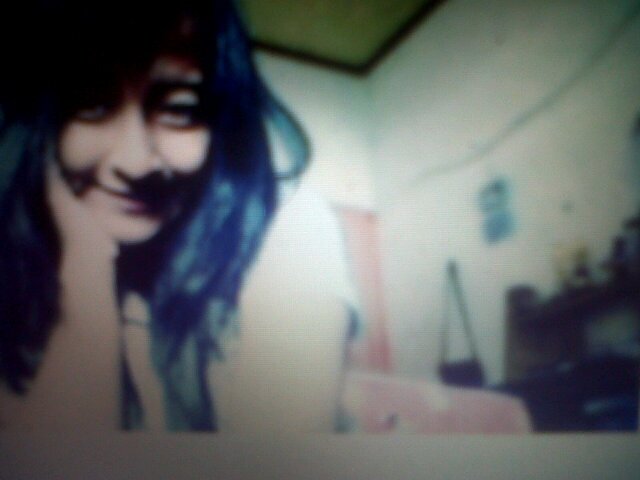 Twitter ini udh gaaktif lagi, follow @dewetbucunggg , thankyou♥