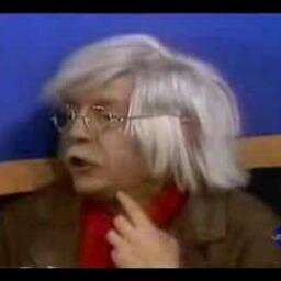 —Oiga, ¿tiene patas de pollo, manitas de puerco y lomo de res? —Sí señor. —¡Oh, por Dios! es usted un monstruo. ¡Ji, ji, ji, ji!