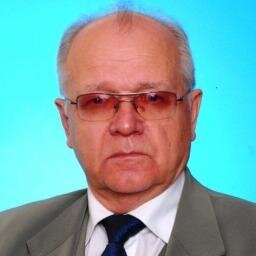 Работающий пенсионер. Женат, двое детей, двое внуков. Сфера профессиональных интересов: наука, образование, Интернет, инфобизнес.  Хобби - путешествия, горы.