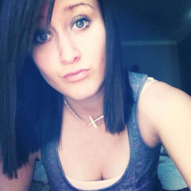 Paula cierra. Nineteen. Mommy to be to a little girl. Emmilynn Ann(: