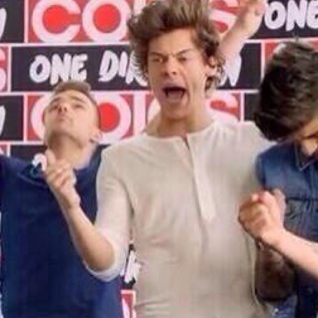 HERE'S A FREE FOLLOW, BUT PLEASE PLEASE FOLLOW MY FRIEND @undercovernarry BC GOAL THANKS ILY