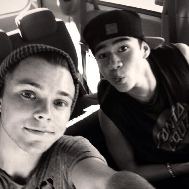 Follow @lrwinsass please :)
