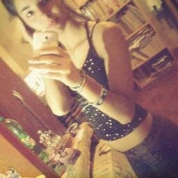 Soiiii un Amor de Persona... ♥ Amo estar Biem & Felizzz :$ No Dejo Que Nadie me Haga Mal Yo Soi Feliz a mi Manera y Con mi Gran Amor♥