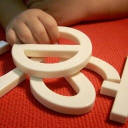 building little readers - one child/one sound at a time - natural, hands-on, Montessori-minded, early literacy program. http://t.co/i6h3Ep2jgR