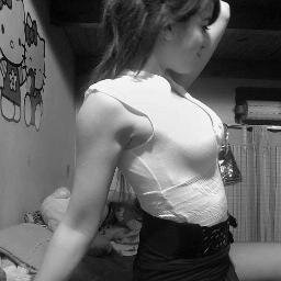 Me Llamo Micaela , soy profe de gim. y tatuó. me gusta divertirme con amigos, me ise este twiter porque quiero conocer nuevos amigos :) amo a mi hijo ramiro