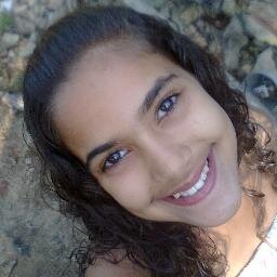 10 anos ,  Corinthiana , brincalhona  , falo a verdade , amiga e amo a nova novela Malhação...   Jesus me abençoa!!!