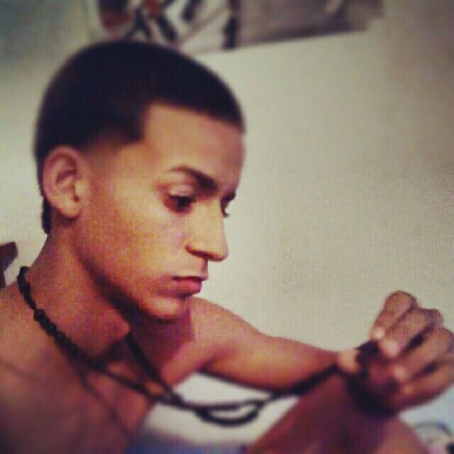 kik; Carliitos99  . Instagram: Carlosefrain09 .