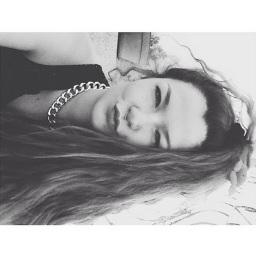 No soy h0lynaight, es un twitter dedicado a ella. ¿Te gusta? Entonces sígueme [https://t.co/FlqQWyoR ♥].
Todas las frases en favoritos: https://t.co/BTFglp7i