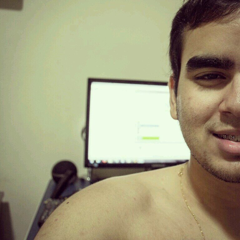 Administrador, fotógrafo, heteronormativo e pai de uma família tradicional brasileira. Também conhecido como @tvaver