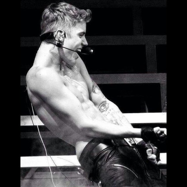 saw him 4.8.10 and will see him again. still waiting and believing that Justin will someday notice me. proud belieber who won´t stop believing