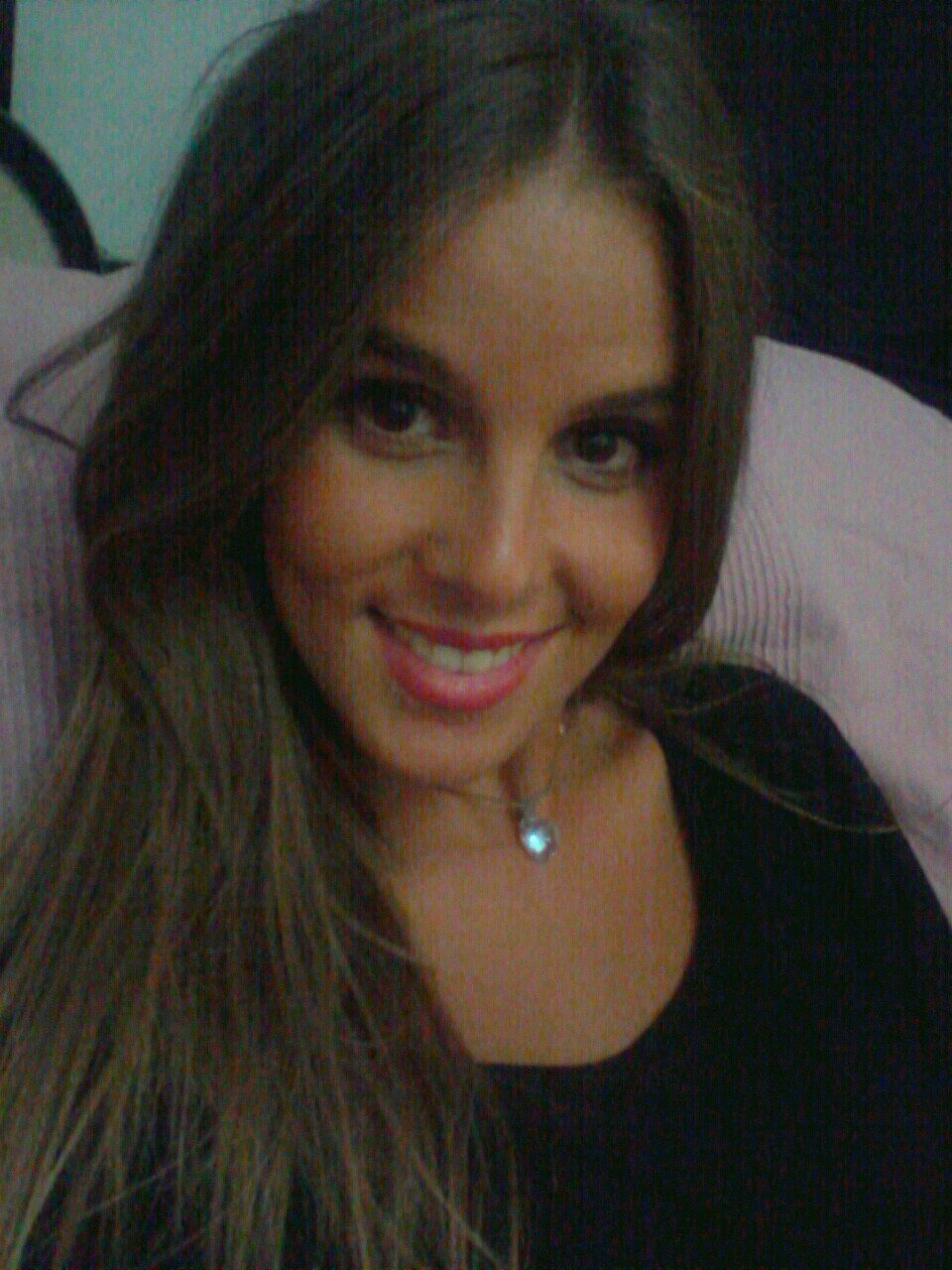 Nunca dejes de sonreir, ni siquiera cuando estés triste, porque nunca sabes quien se puede enamorar de tu sonrisa