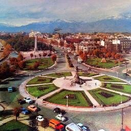 Santiaguinos amantes de la capital de Chile, de la vida de barrio y la cultura.