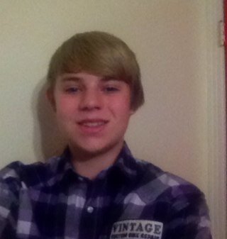 13 yrs old b~bays nov.6 http://t.co/WB6tIejE5U love to sing an play football