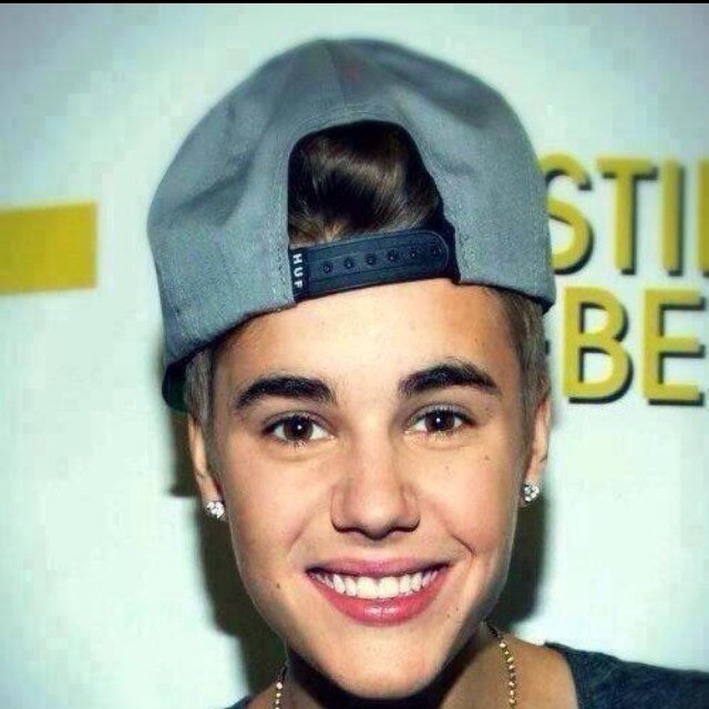 Plse follow me i like justin bieber and i try to tweet as much as i can