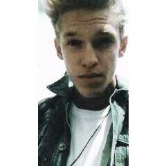 Hi babe I gave u a free follow bc i love you. Please follow @DaBiebsAvenue
