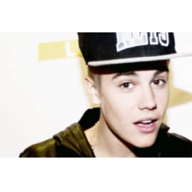 i love justin bieber and taylor swift