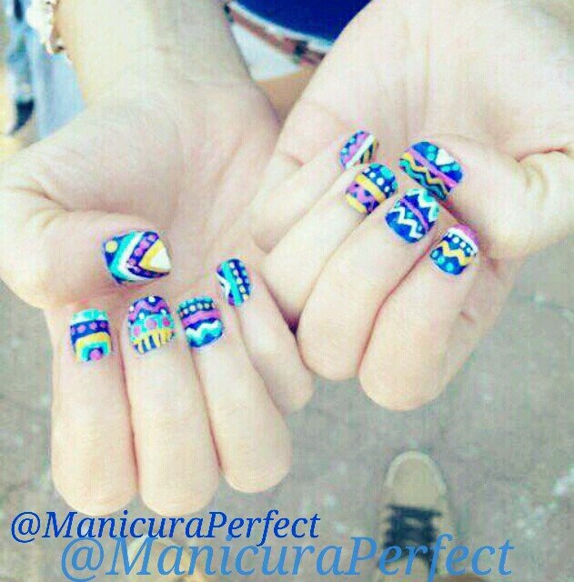 Todos los diseños de las fotos son hechos por mi :)         Seguidme en instagram : yourperfect_nails