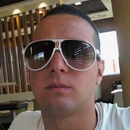 mi piace mangiare e seguire e tifare l'AS ROMA la vera squadra della CAPITALE