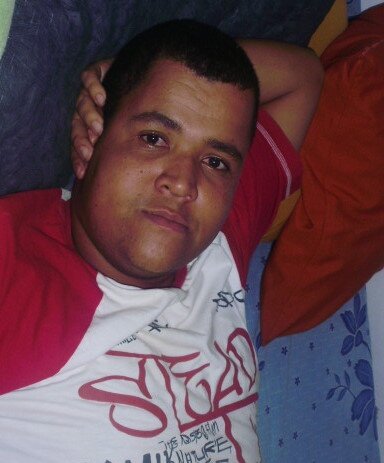 Um cara muito bem humorado , adoro fazer novas amizades  Sigo todos de volta  !  Sou membro do @clubefollowback e @clubebigfollow