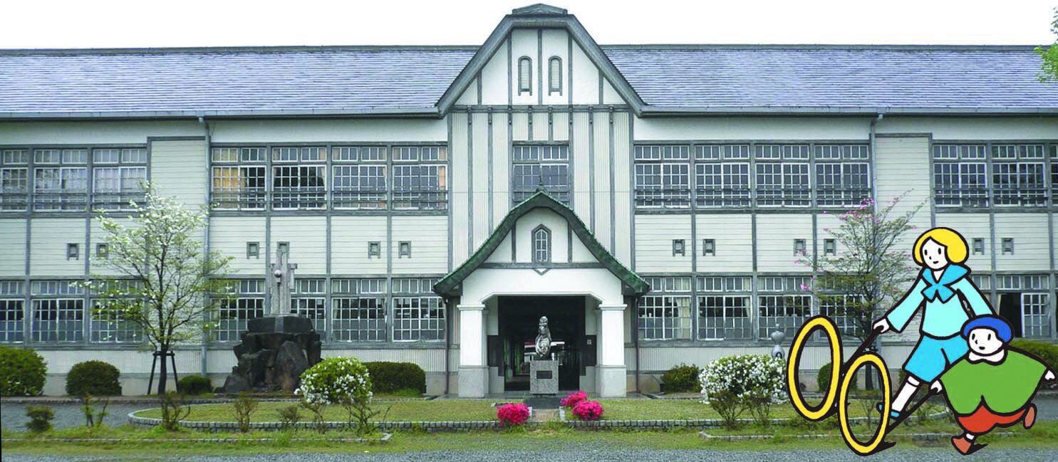 兵庫県の景観形成重要建造物にも指定されている、西脇市立西脇小学校の木造校舎。私たちは、この美しい学び舎の保存補修のための活動をしています。築後80年の時を経て、子どもたちや市民・西脇の街にとって、西小の校舎がどうあるのが一番いいのだろうか？多様な意見を持ち寄り、皆で考えていければ。